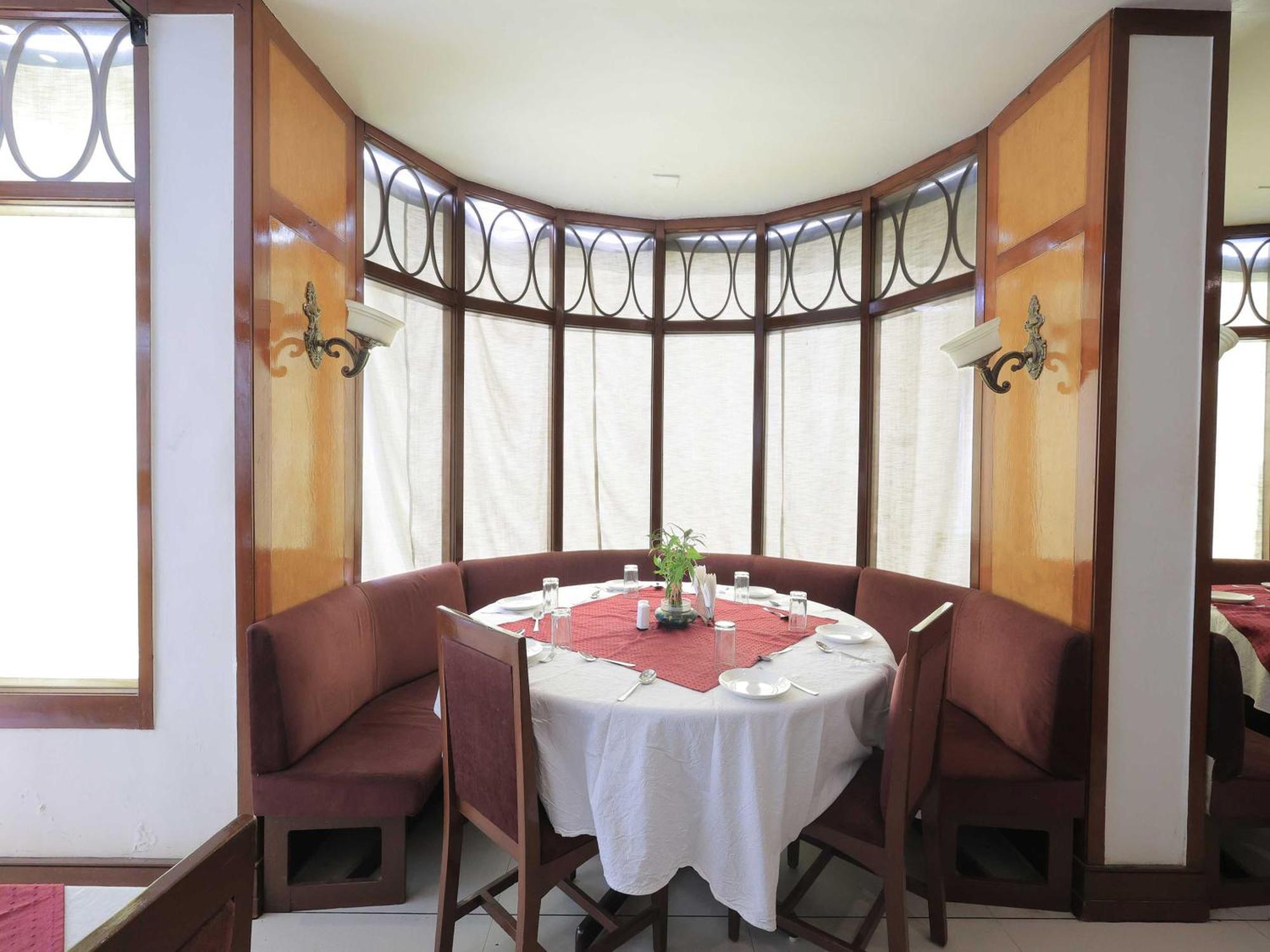 Hotel Surya Vadodara Bagian luar foto
