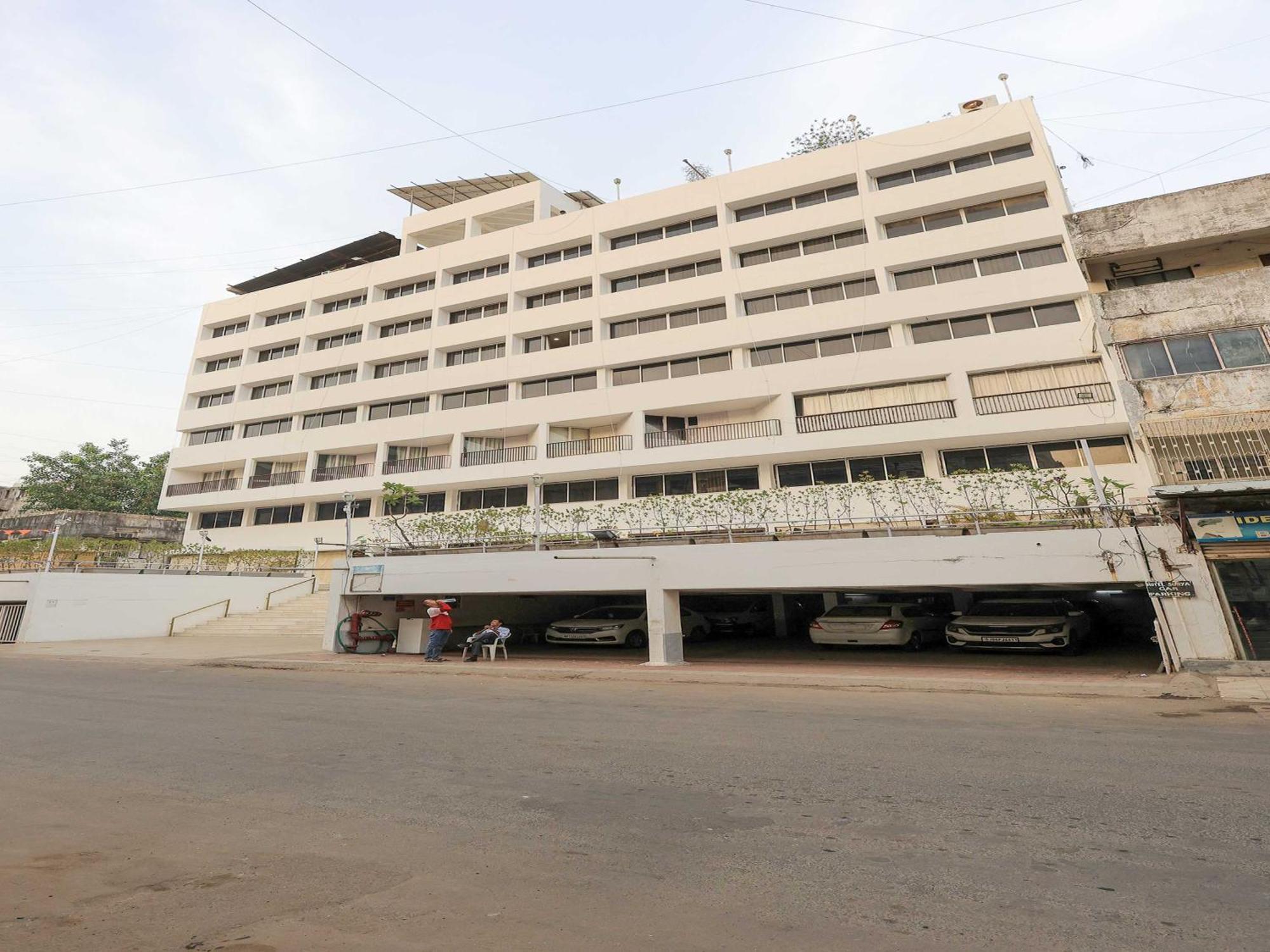 Hotel Surya Vadodara Bagian luar foto