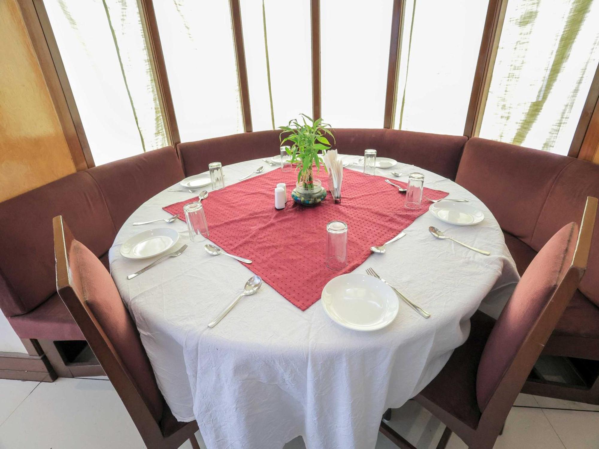 Hotel Surya Vadodara Bagian luar foto