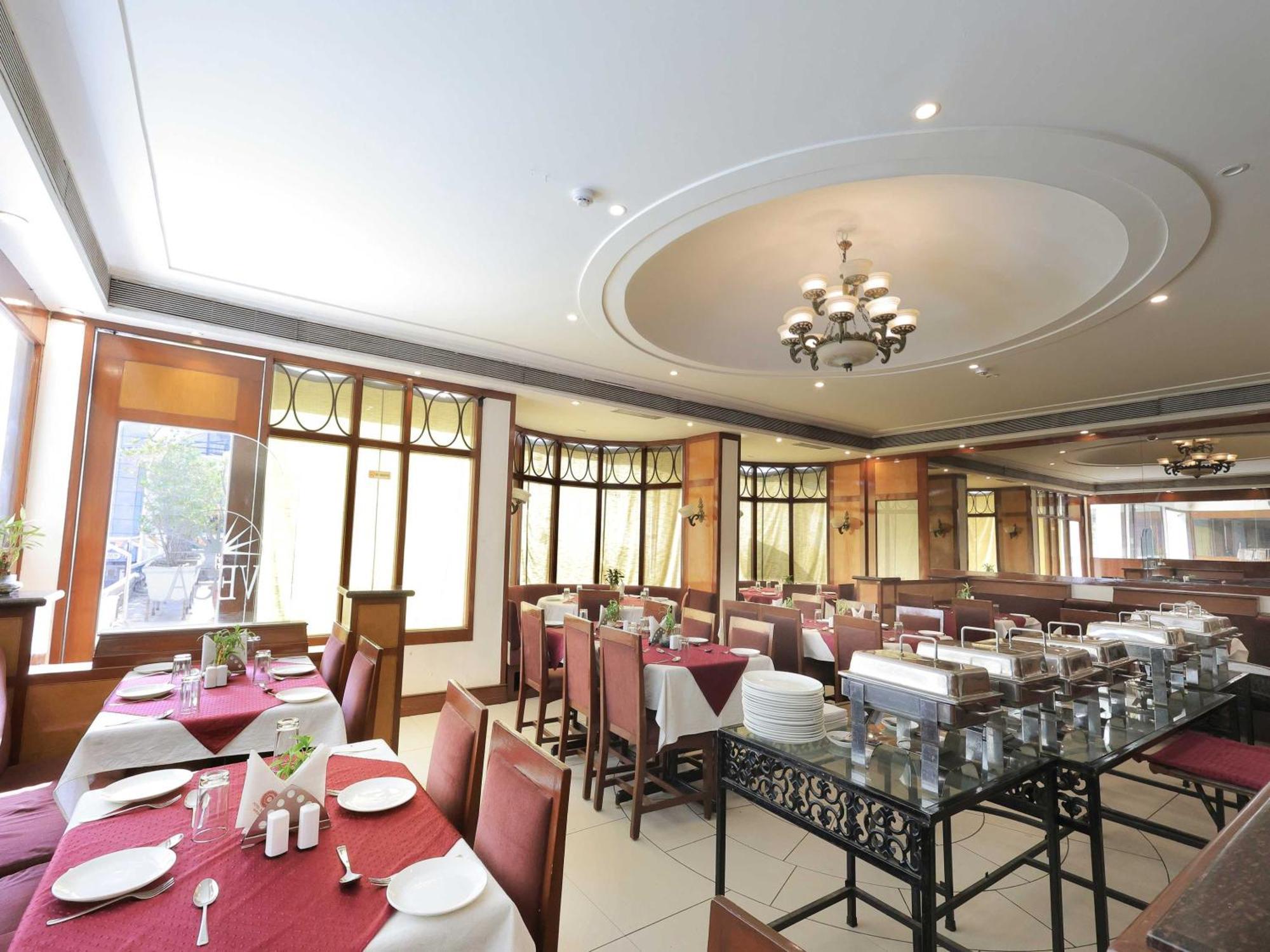 Hotel Surya Vadodara Bagian luar foto