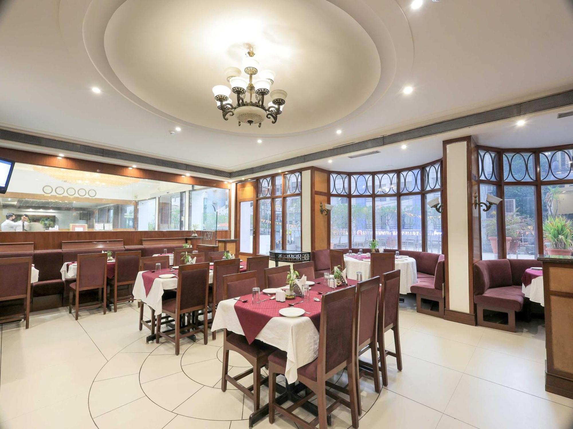 Hotel Surya Vadodara Bagian luar foto