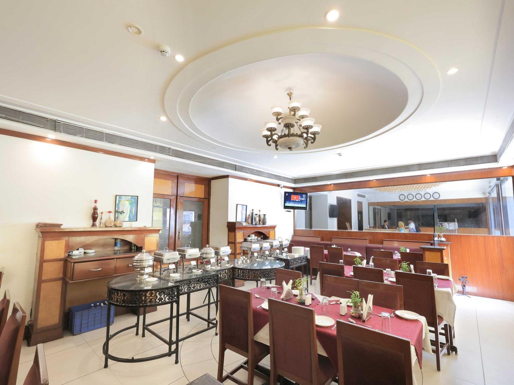 Hotel Surya Vadodara Bagian luar foto