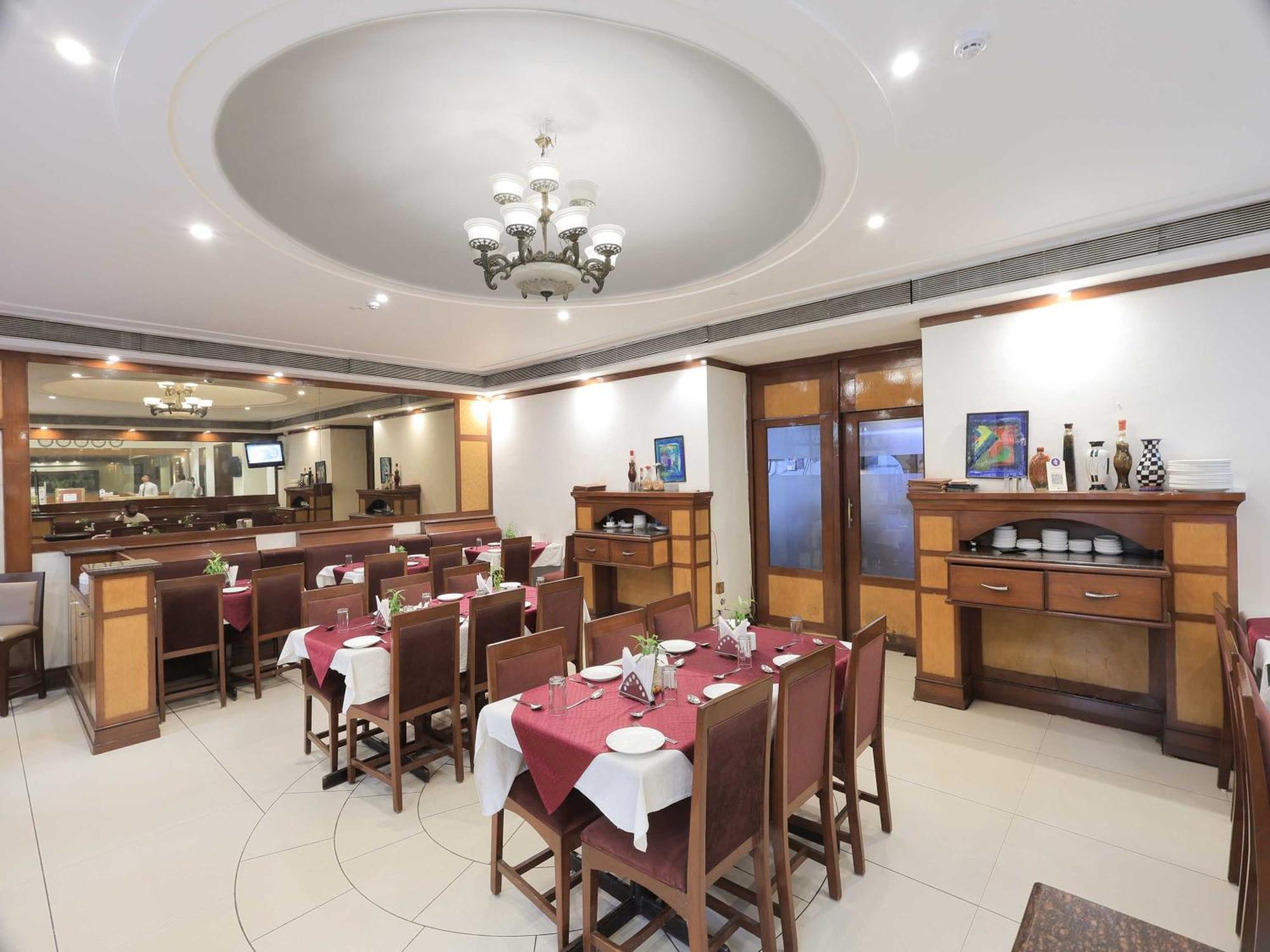 Hotel Surya Vadodara Bagian luar foto