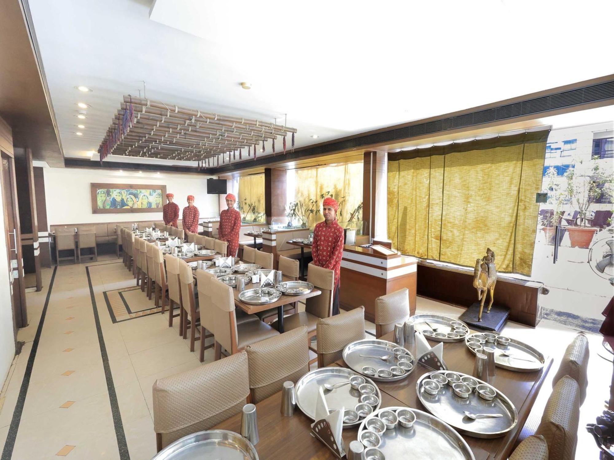 Hotel Surya Vadodara Bagian luar foto