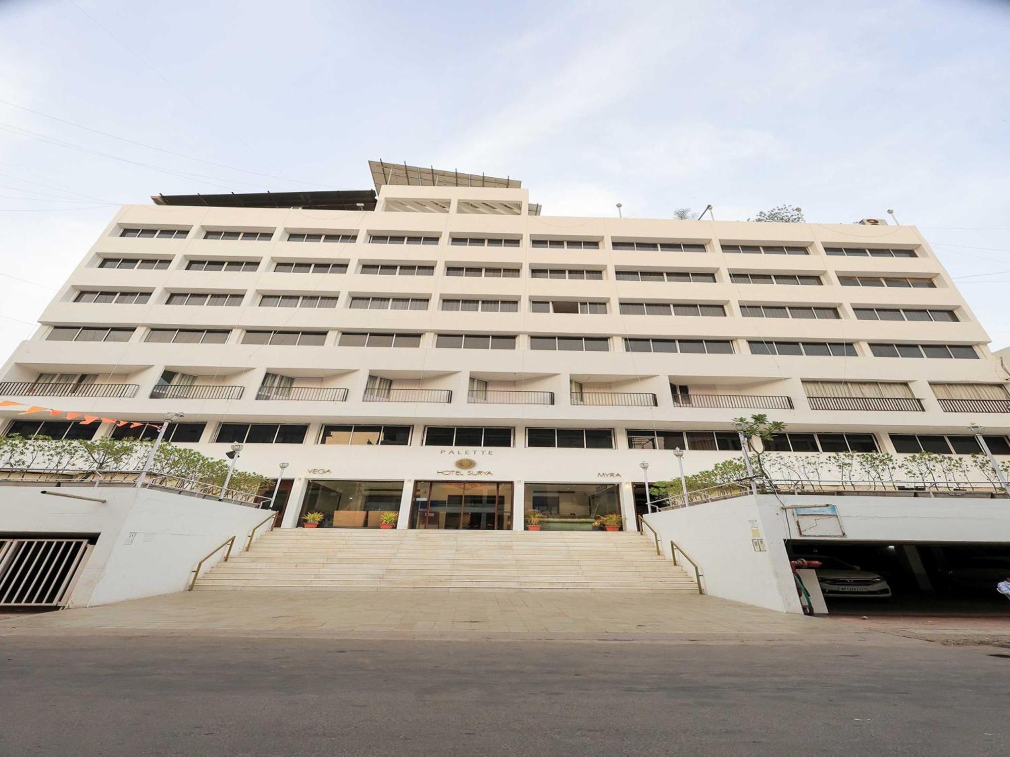Hotel Surya Vadodara Bagian luar foto