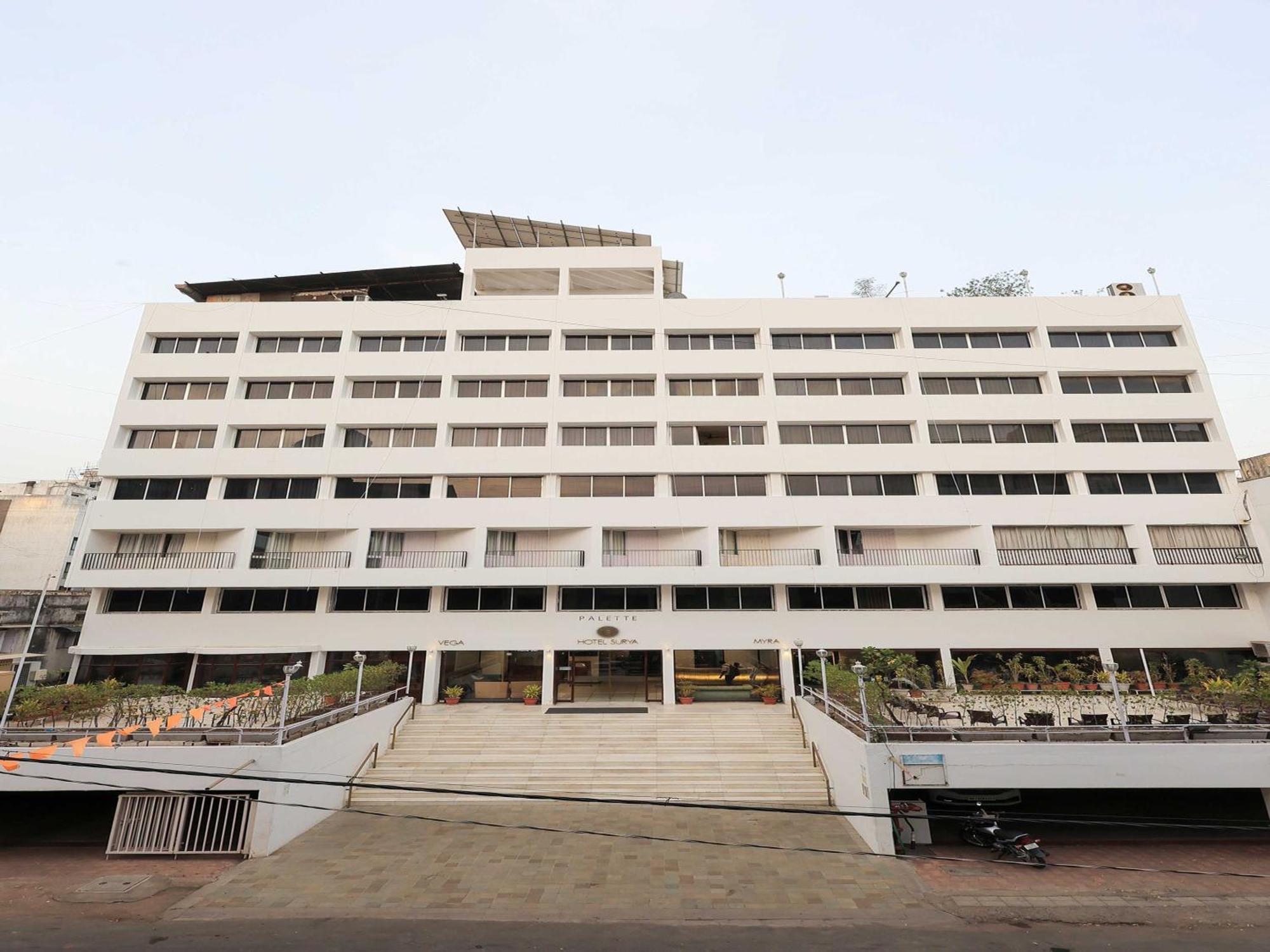 Hotel Surya Vadodara Bagian luar foto