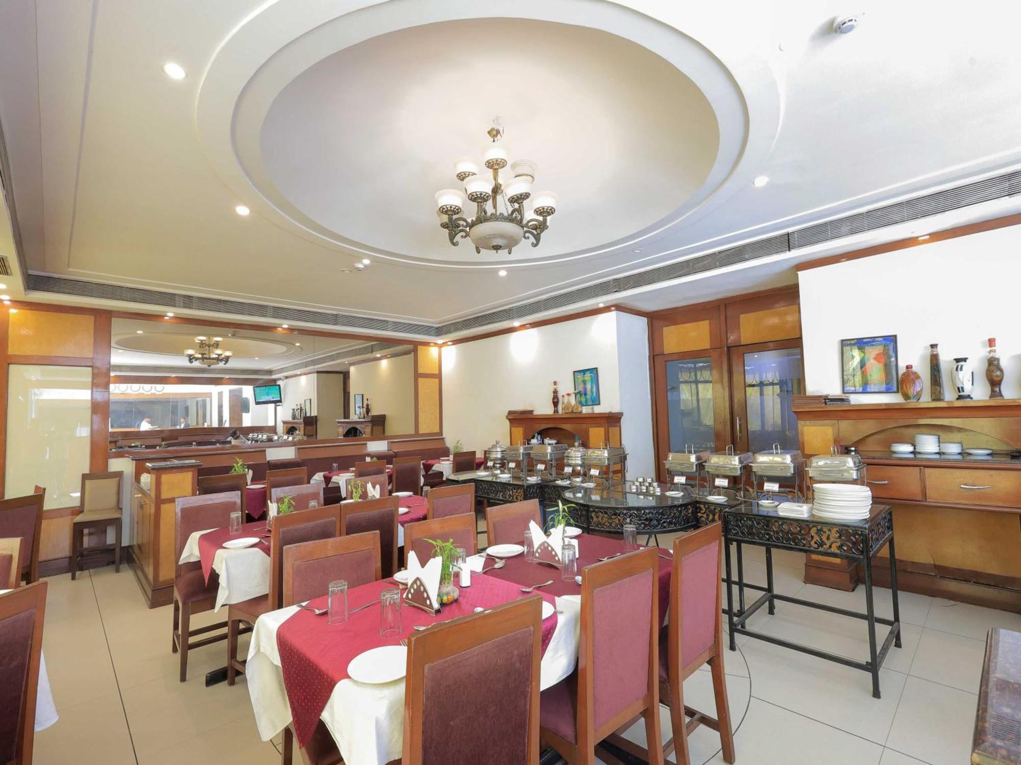 Hotel Surya Vadodara Bagian luar foto