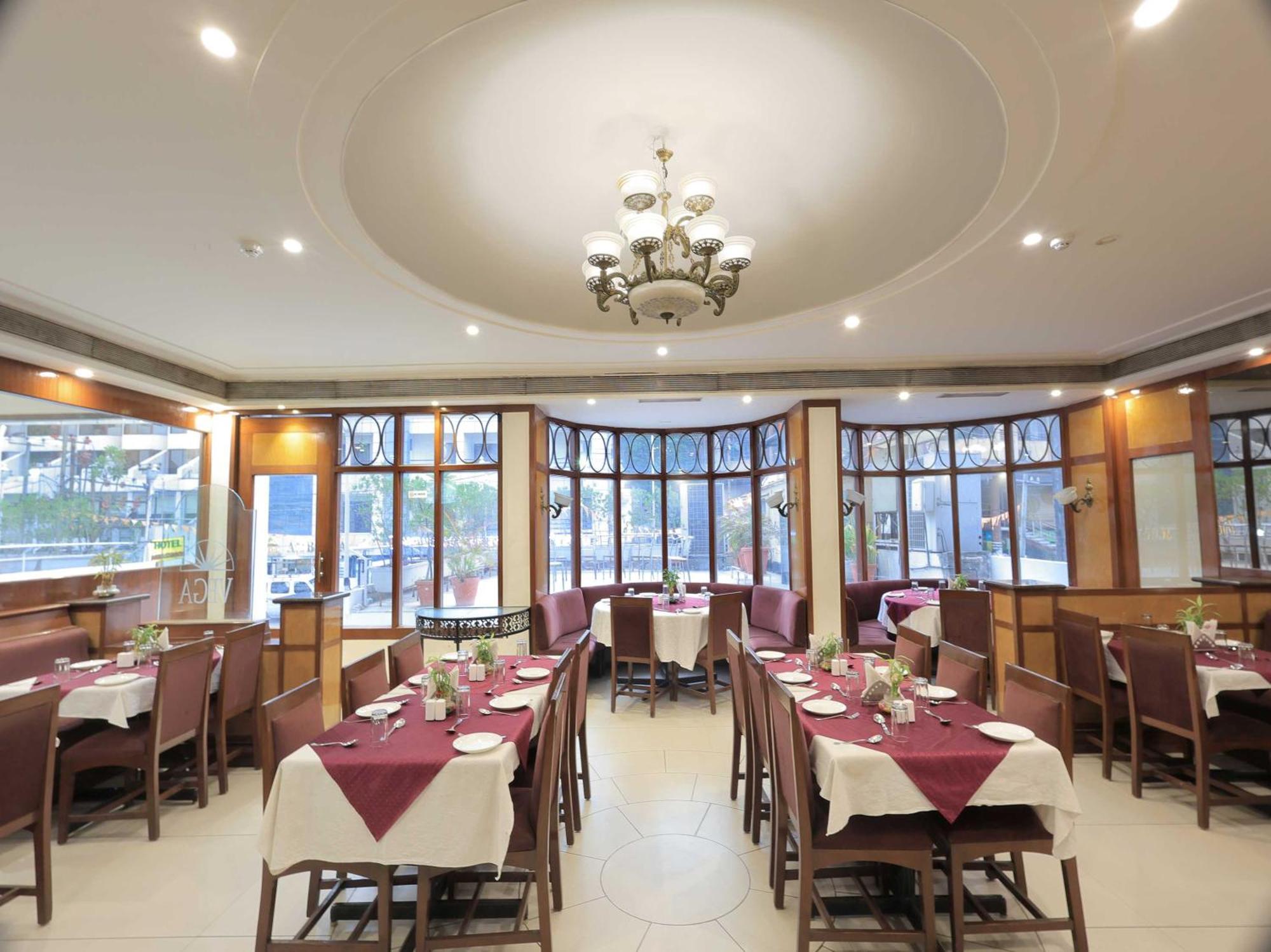 Hotel Surya Vadodara Bagian luar foto