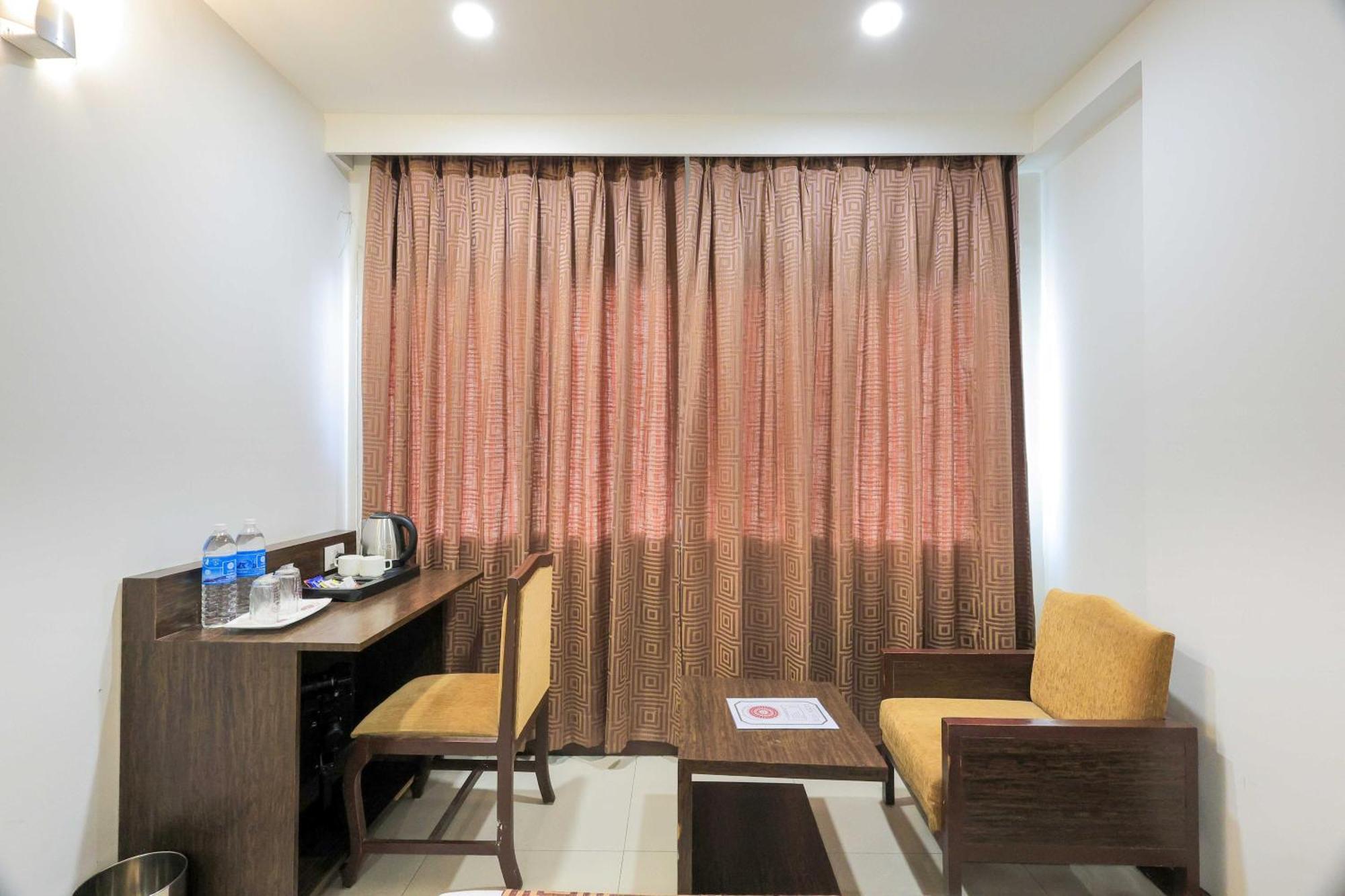 Hotel Surya Vadodara Bagian luar foto