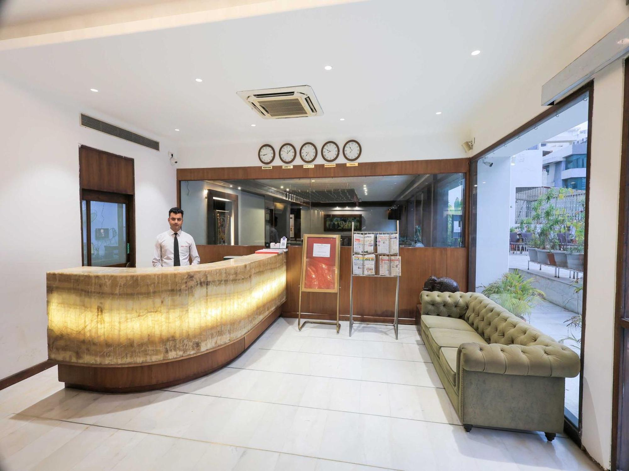 Hotel Surya Vadodara Bagian luar foto