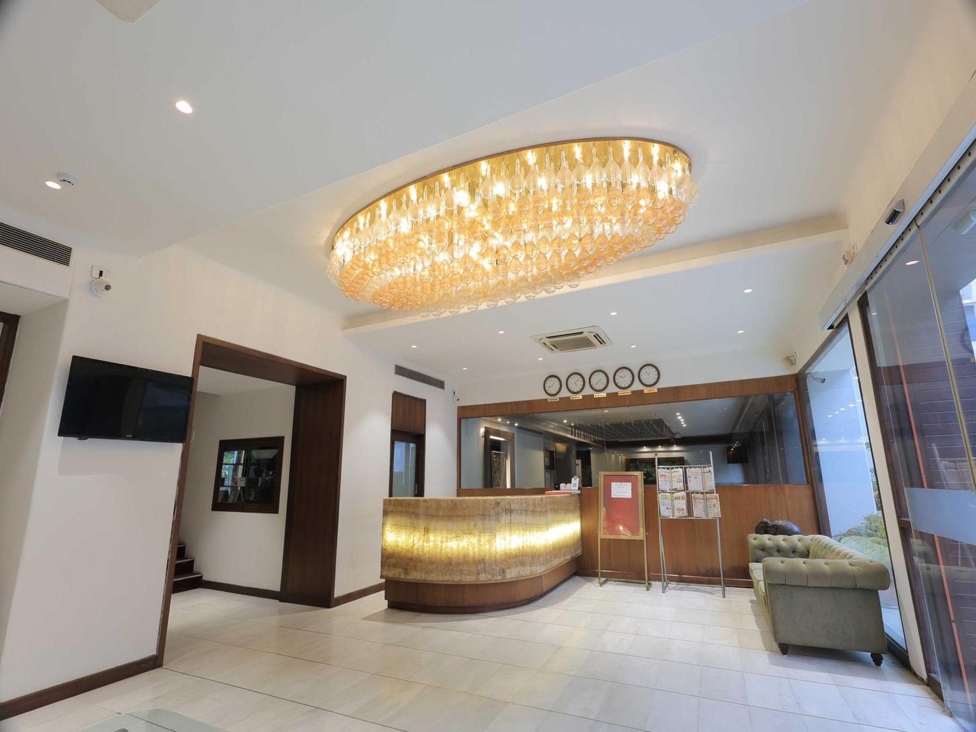 Hotel Surya Vadodara Bagian luar foto