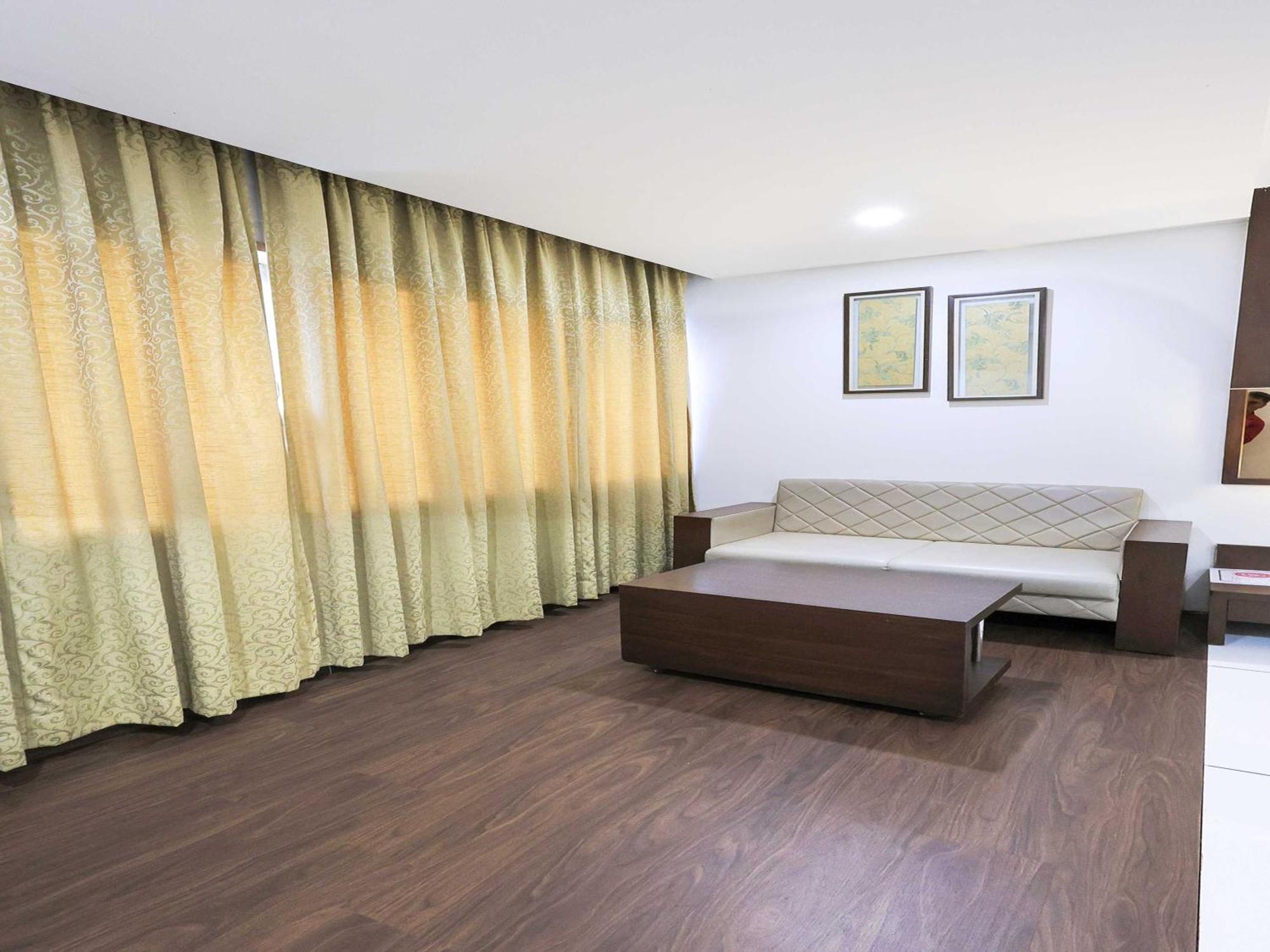Hotel Surya Vadodara Bagian luar foto