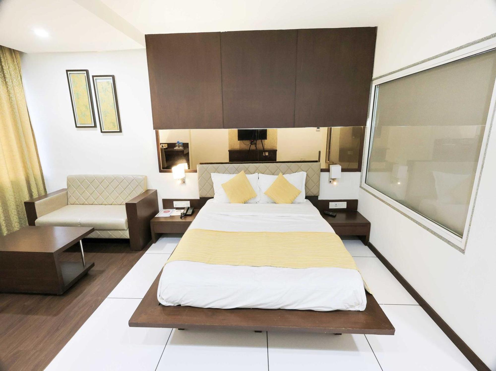 Hotel Surya Vadodara Bagian luar foto